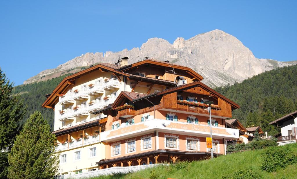 Nespecifikovaný výhled na hory nebo výhled na hory při pohledu z hotelu