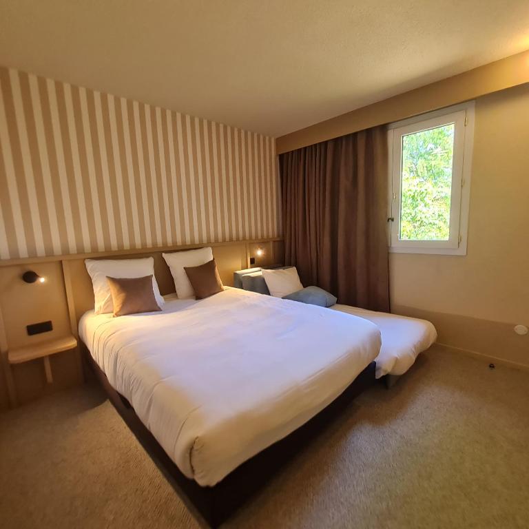 Brit Hotel Confort Alençon - Habitación Familiar Superior