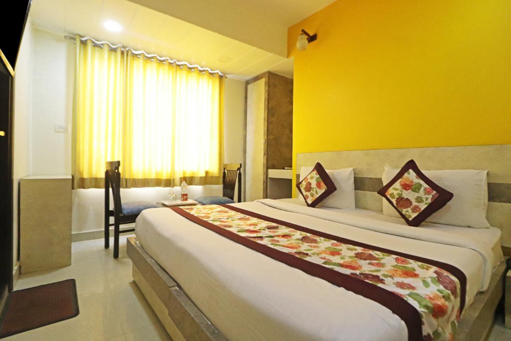 Postel nebo postele na pokoji v ubytování Hotel Smart Inn-Near Delhi Airport