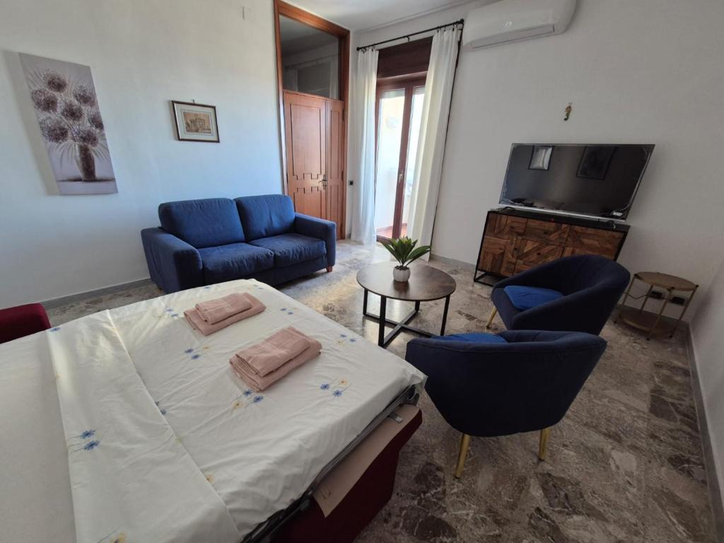 TV a/nebo společenská místnost v ubytování Appartamento Sky Apulia con la vista sul mare