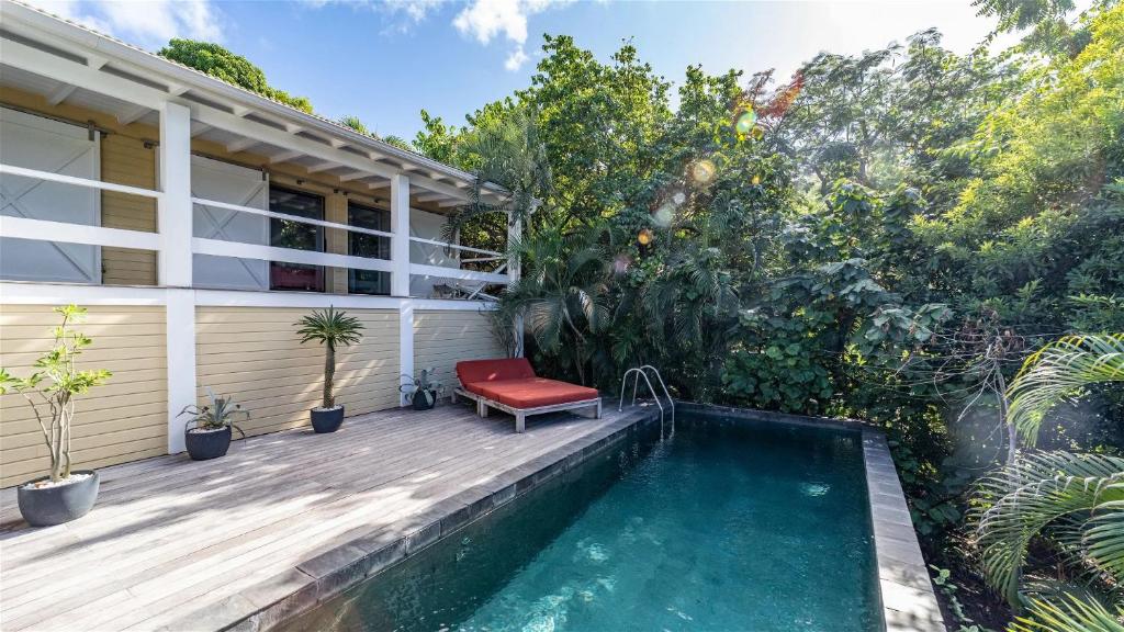 Romantic Getaway Overlooking Vegetal Scenery