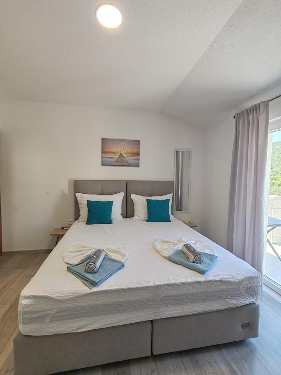 Postel nebo postele na pokoji v ubytování Apartments Kata