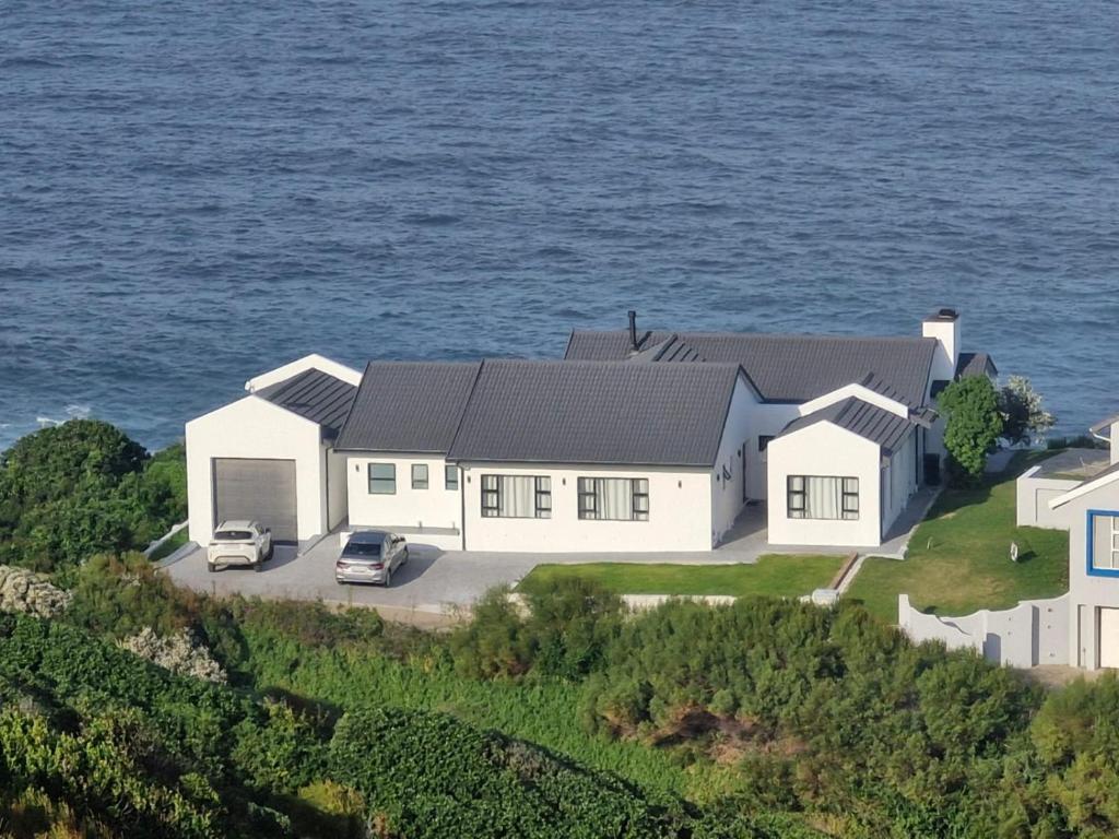 an aerial view of a house with the ocean at Tsitsikama Beach House in Eersterivierstrand