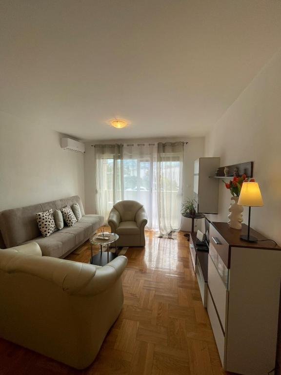 a living room with a couch and a table at Apartment Sara in Solin