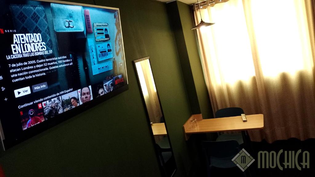 TV a/nebo společenská místnost v ubytování Hostal Residencial Mochica