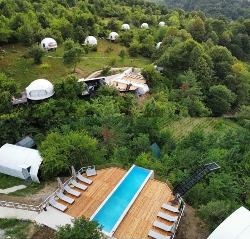 Bazén v ubytování Glamping Georgia Krikhi nebo v jeho okolí