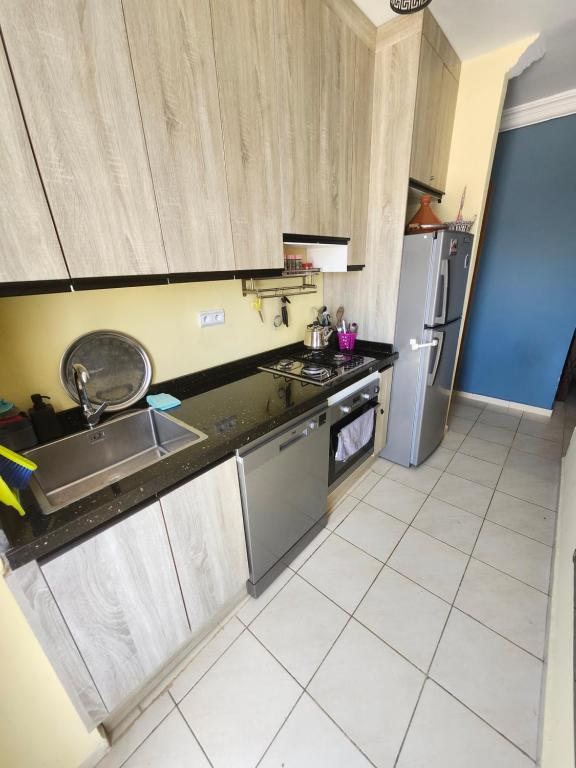Kuchyň nebo kuchyňský kout v ubytování Appartement bien équipé à 5 min de la plage, TOUT INCLU!