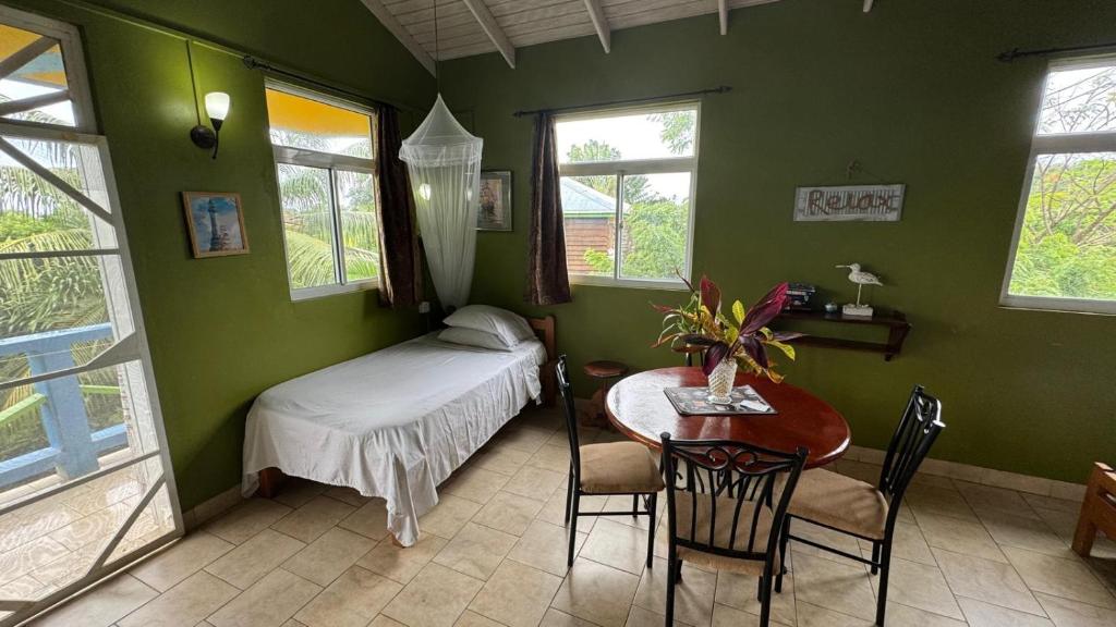 Letto o letti in una camera di Jacoway Inn