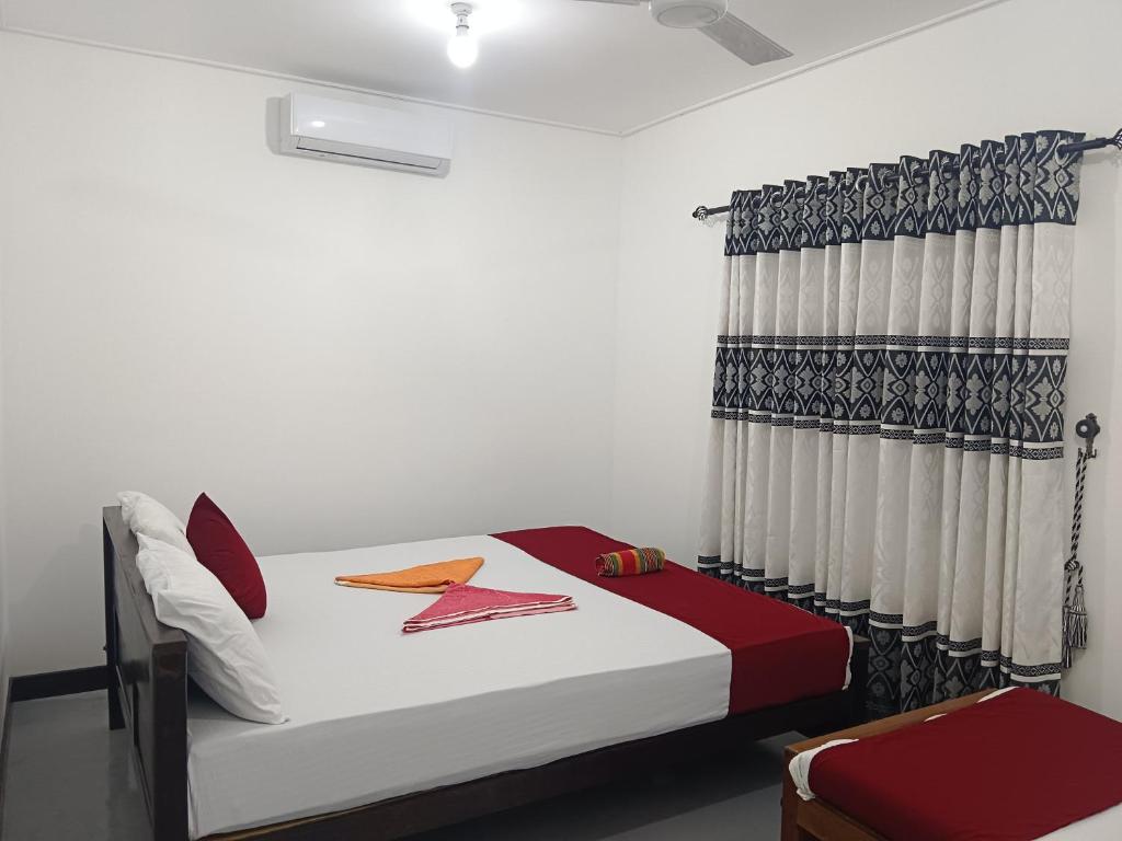 Postel nebo postele na pokoji v ubytování Suman Beach Rooms