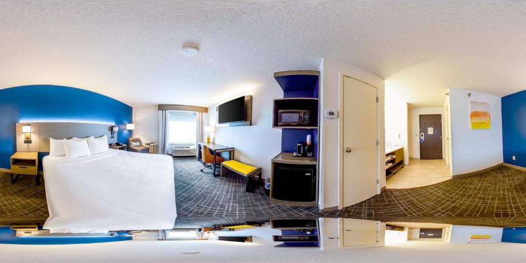Comfort Inn & Suites O'Fallon - St Louis Area - King Suite - Non Smoking