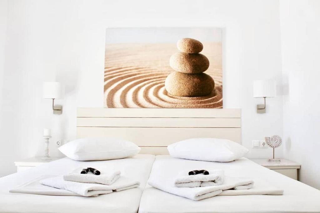 Cama ou camas em um quarto em Aegeo Inn
