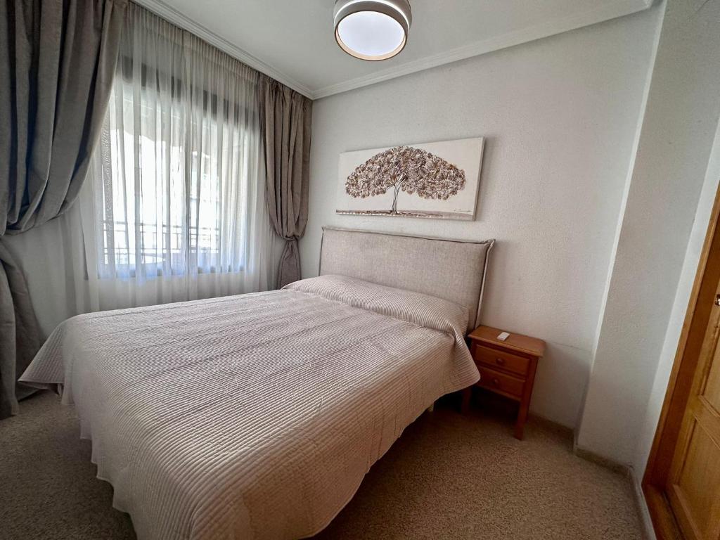 Ένα ή περισσότερα κρεβάτια σε δωμάτιο στο Newly Renovated Apartment in Guardamar del Segura