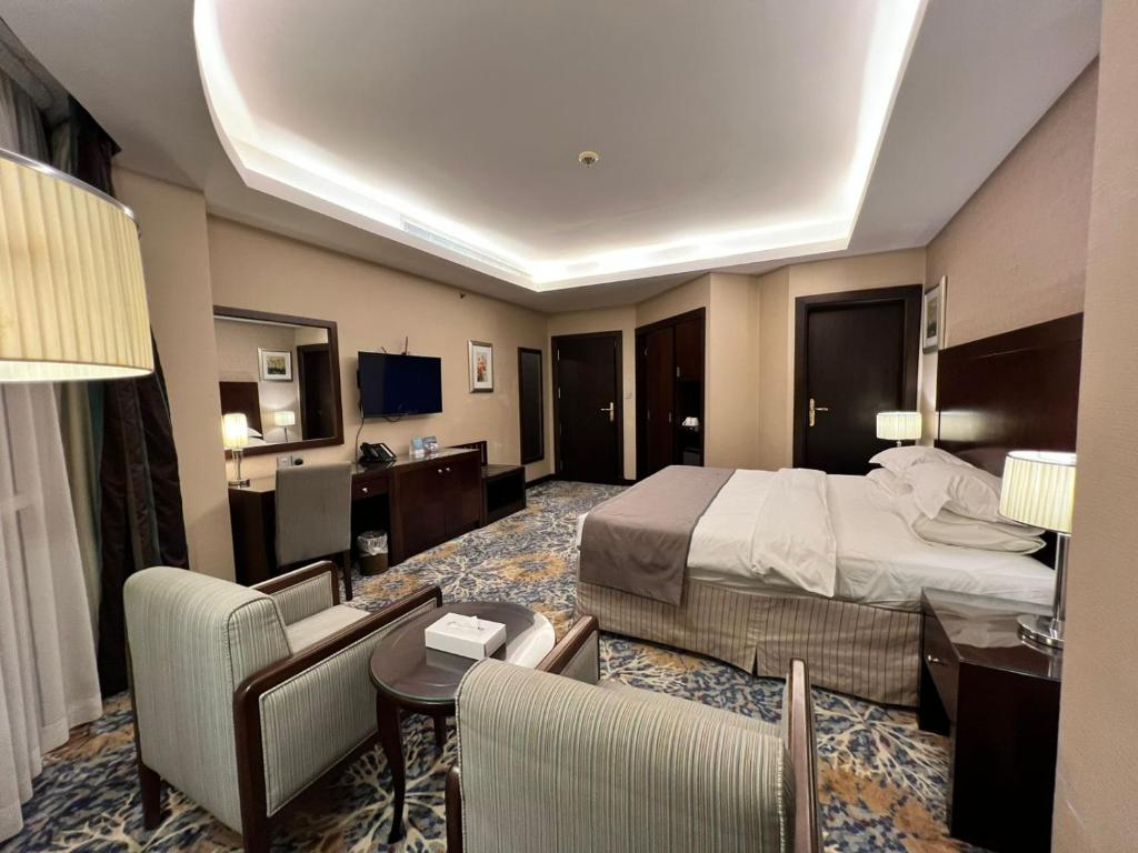 TV a/nebo společenská místnost v ubytování Merkure Jeddah Al Hamraa Hotel