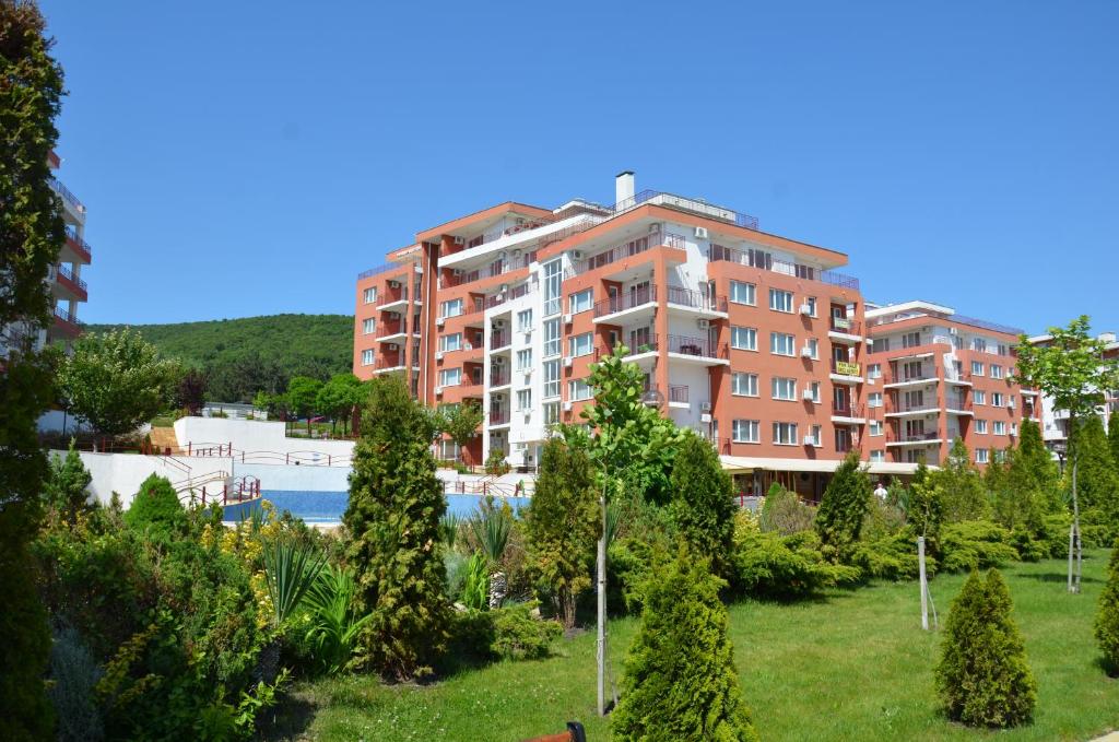 Сад в Single Private Apartments In Marina View Fort Beach