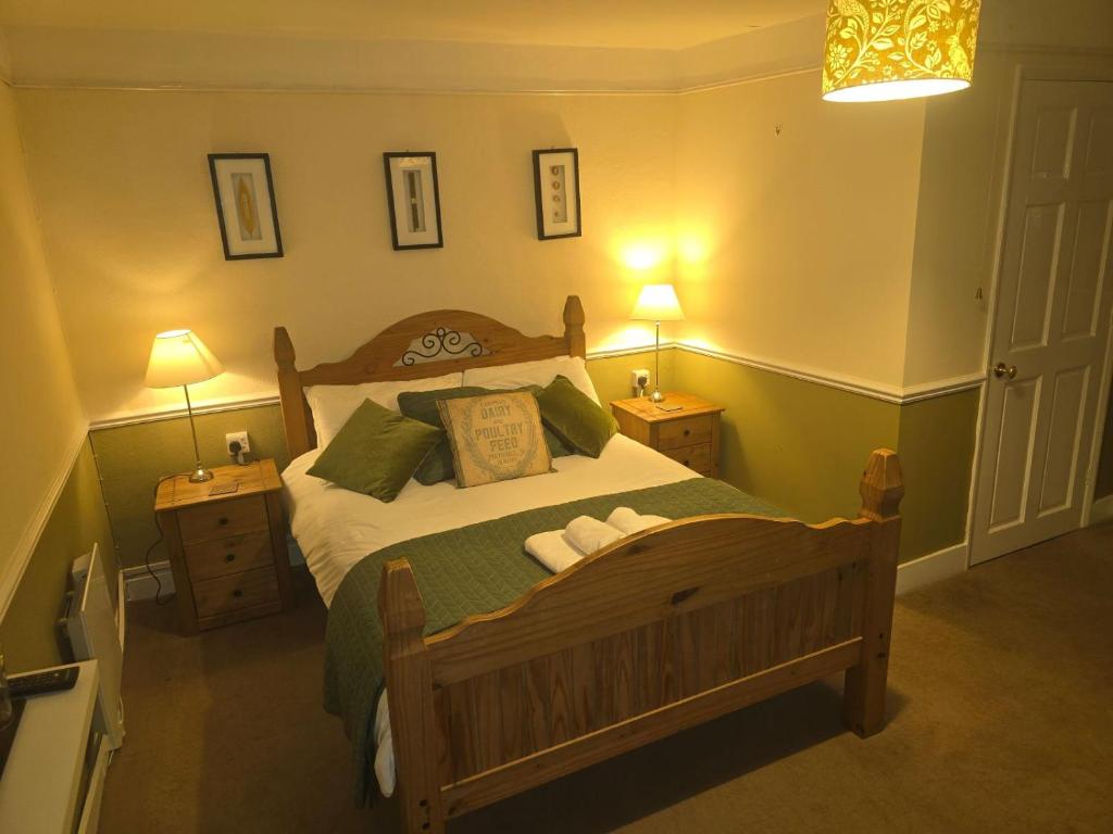 St Quintin Arms - Double Room