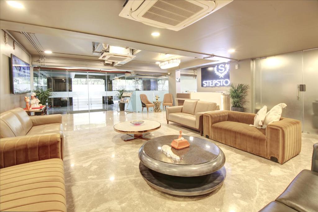 Posezení v ubytování Stepstones Hotels and Inn-DLF PHASE 3 GURGAON