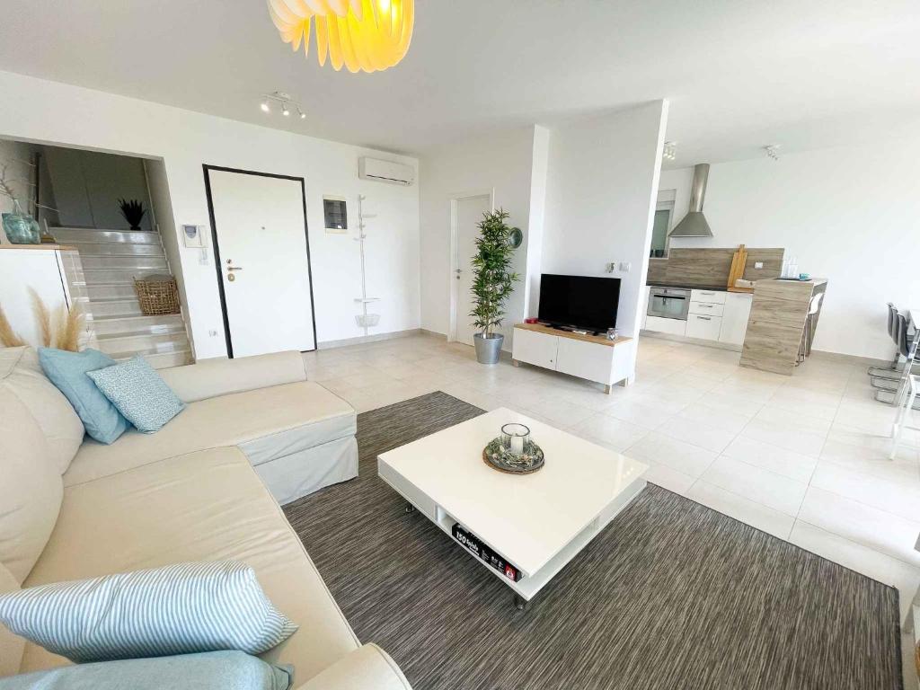 Televízia a/alebo spoločenská miestnosť v ubytovaní Apartment in Crikvenica 42636