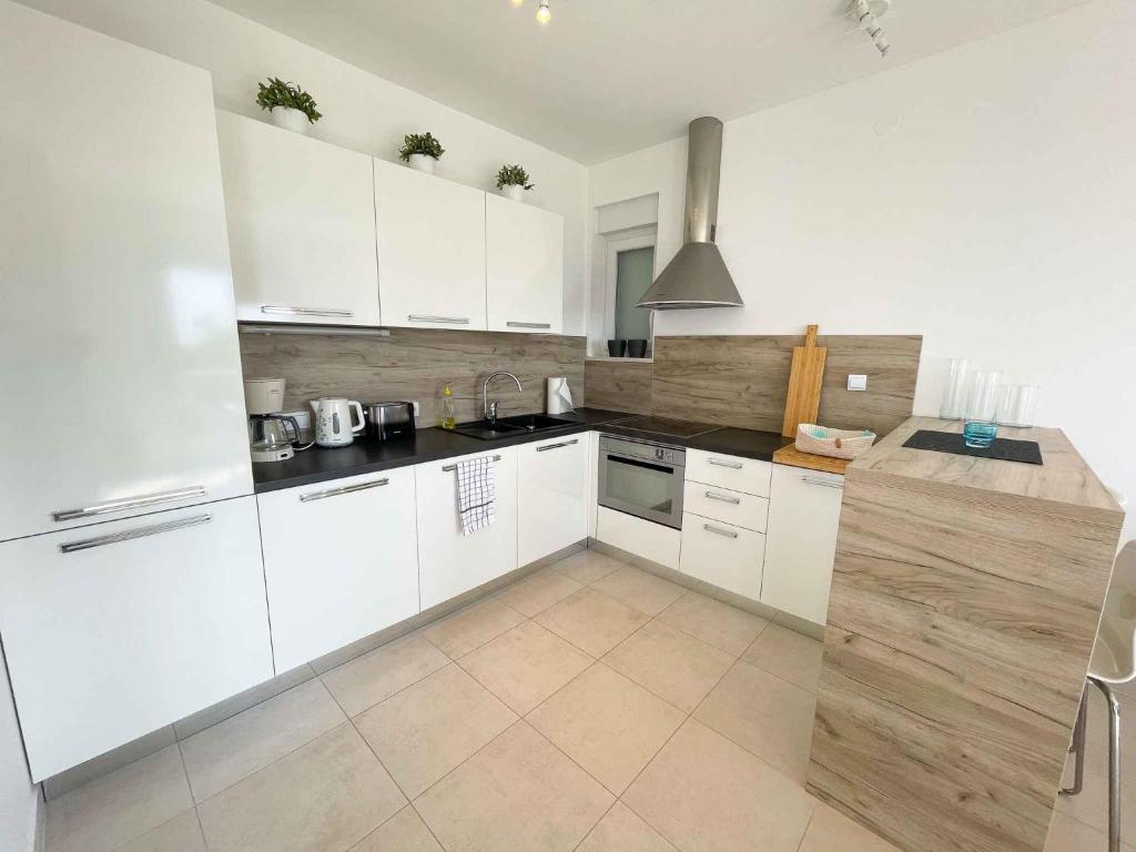 Kuchyňa alebo kuchynka v ubytovaní Apartment in Crikvenica 42636