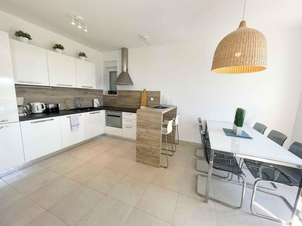 Kuchyňa alebo kuchynka v ubytovaní Apartment in Crikvenica 42636