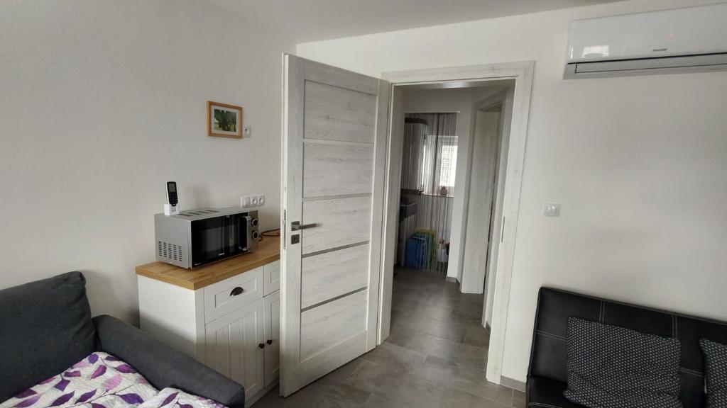 TV i/ili multimedijalni sistem u objektu Apartmán Hevlín