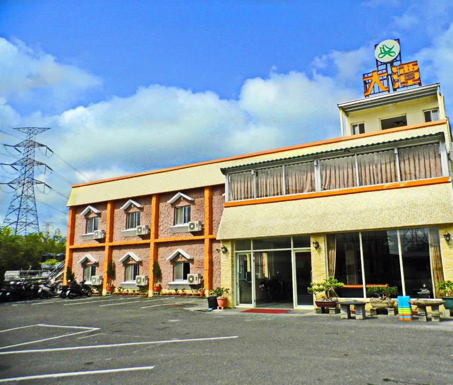 a building with a parking lot in front of it at Da Tan Mountain Villa in Nanwan