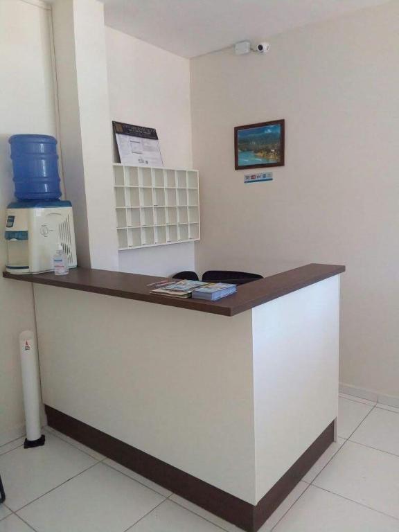 a counter in a room with aperature at Oluap Pousada Mairiporã in Mairiporã
