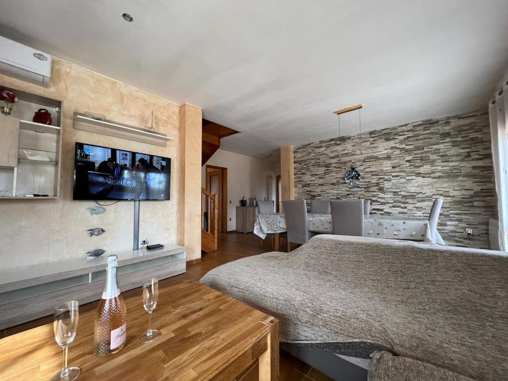 A bed or beds in a room at Casa Bellavista con piscina en Caldes Costa Brava