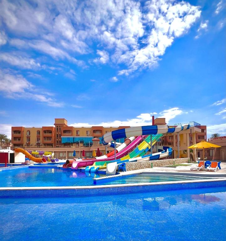 Bazén v ubytování Vintro Inn - Nozha Aqua Park nebo v jeho okolí