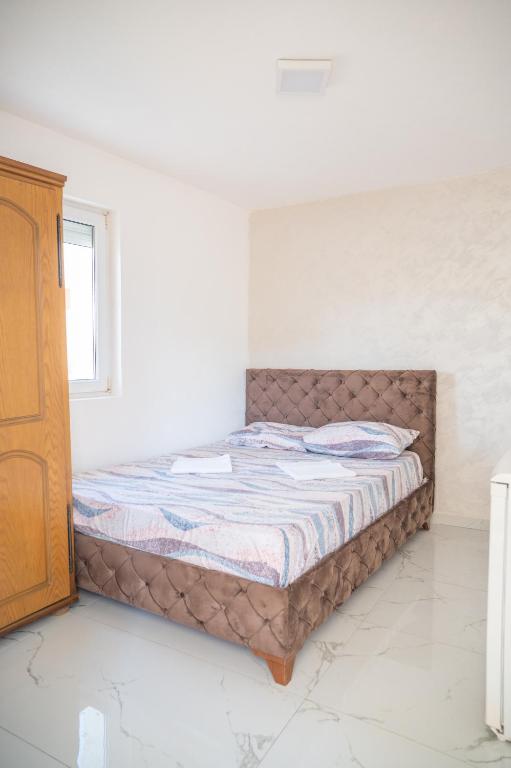 Postel nebo postele na pokoji v ubytování Apartmani Medovic
