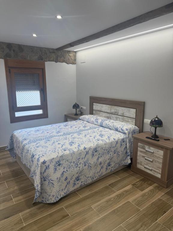 a bedroom with a bed and a wooden floor at Casa Divina in Lago de Carucedo