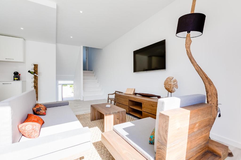 TV a/nebo společenská místnost v ubytování Vista Roses Mar - Villas Batik