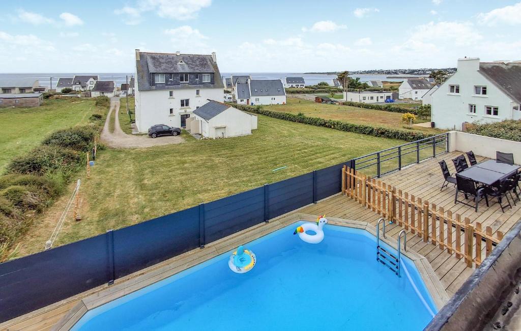 an aerial view of a house with a swimming pool at Maison Avec Piscine Vue Mer in Plouhinec