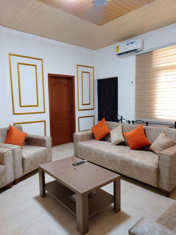 Ruang duduk di Saceaas homes