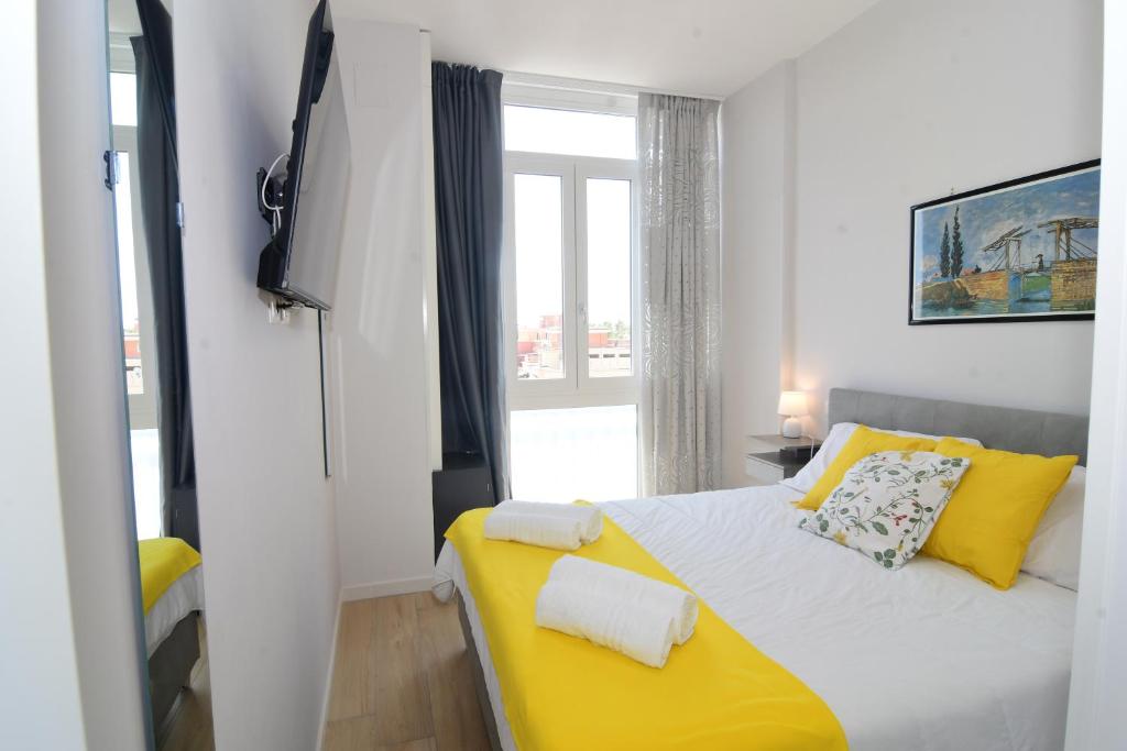 Un pat sau paturi într-o cameră la San Giovanni Suite Rome