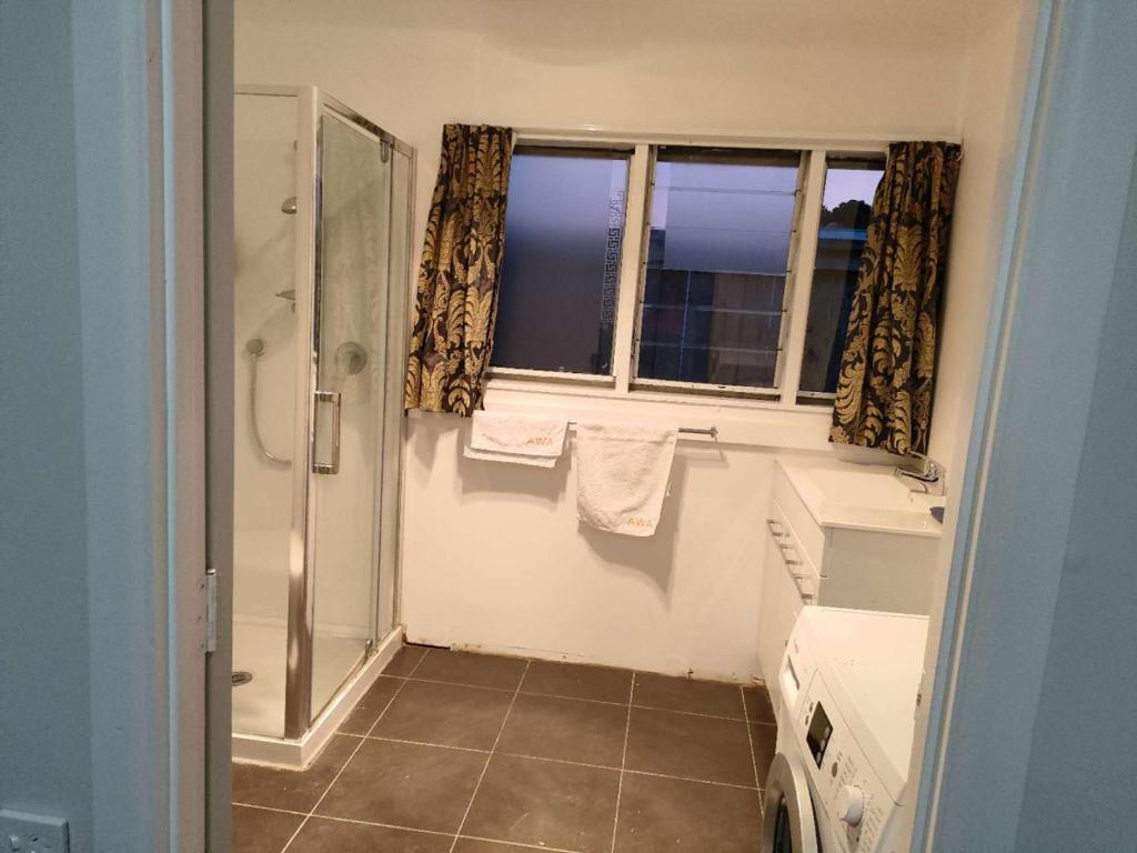 Small 3 bedroom Garden Chalet B - Resim 8