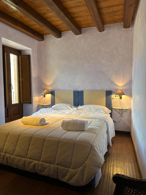 Posteľ alebo postele v izbe v ubytovaní Gratteri Stone Jacuzzi House