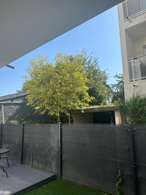 Ein Garten an der Unterkunft Cozy apartment with garden, massage