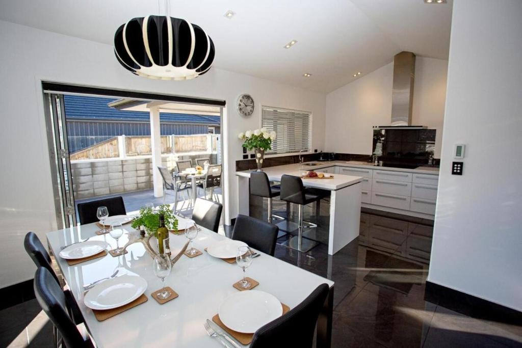 Luxury on Rutherford - Housity