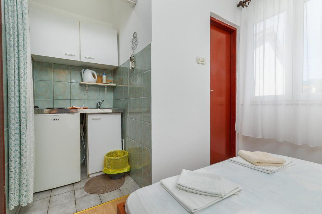 Kuchyň nebo kuchyňský kout v ubytování Apartments by the sea Podaca, Makarska - 516