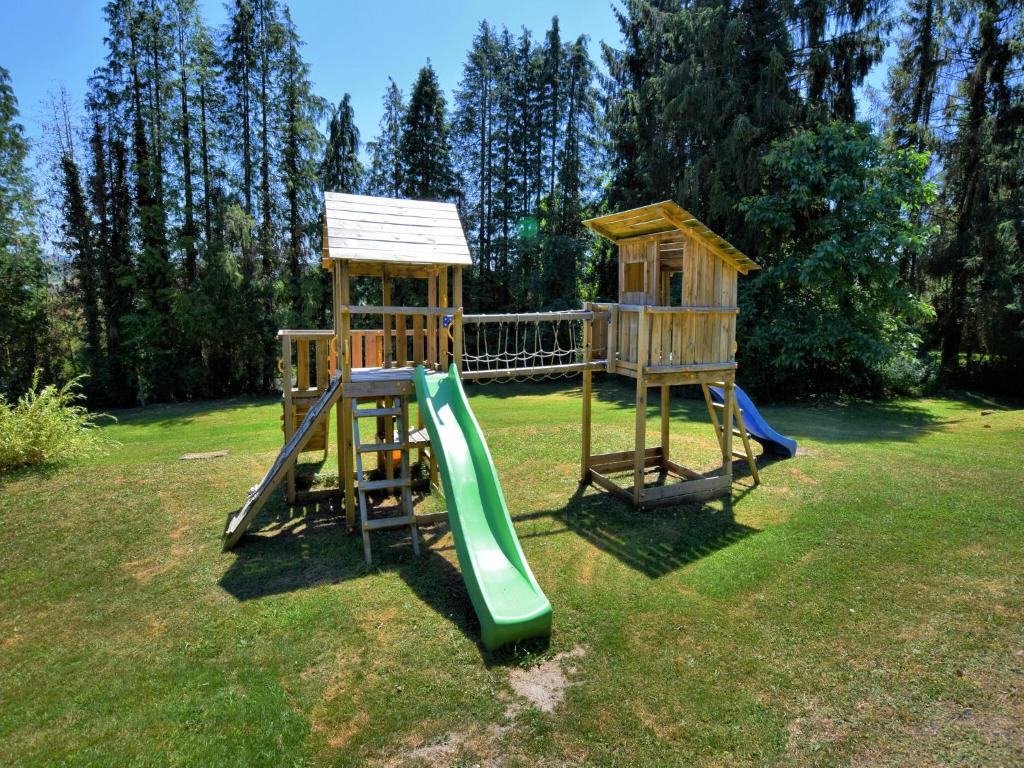 Herní místnost nebo prostor pro děti v ubytování Cozy Cottage in Durbuy with Garden