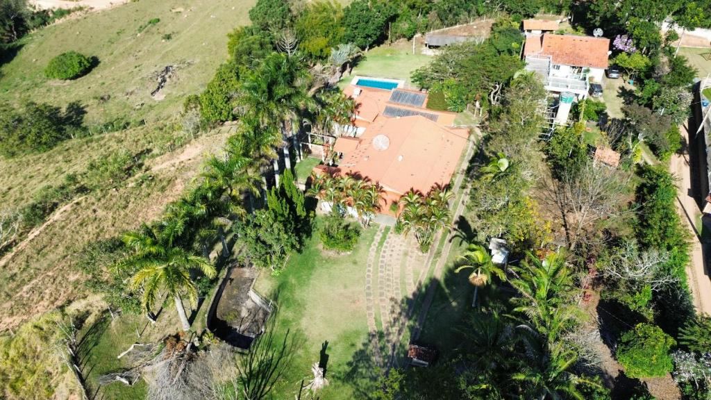 an aerial view of a house on a hill at Chácara Vista Bela in Pinhalzinho