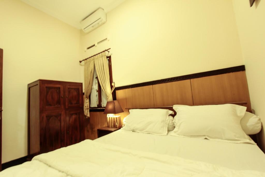 Postel nebo postele na pokoji v ubytování Griya Langen Guesthouse