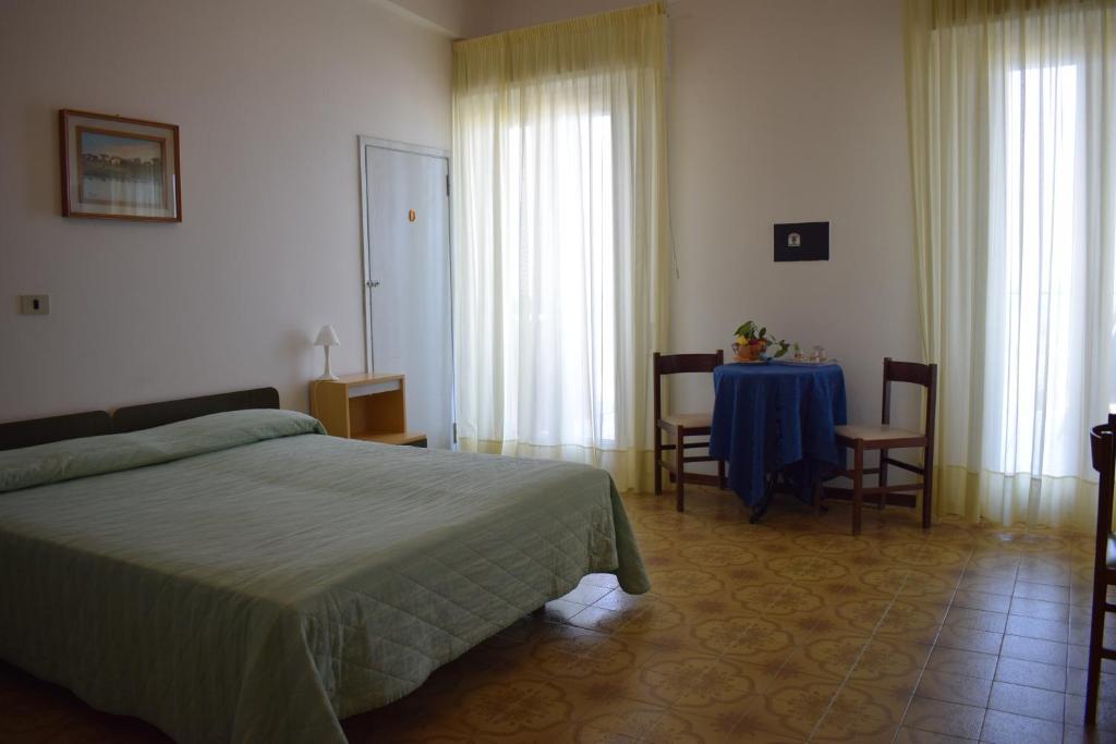 Postel nebo postele na pokoji v ubytování Hotel Astoria