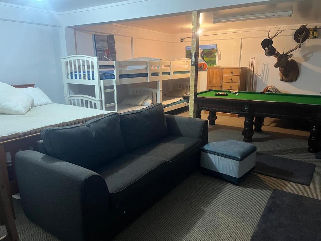 6 bedrooms, Close to rowing, Velodrome, field days - Resim 11