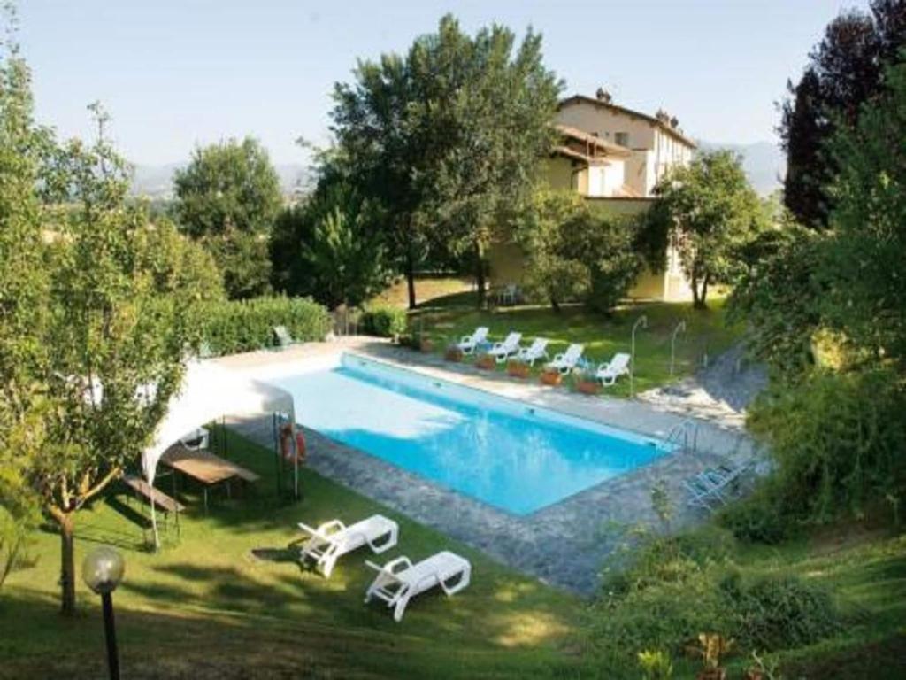 Bazén v ubytovaní Rustic Holiday Home in Città di Castello with Swimming Pool alebo v jeho blízkosti