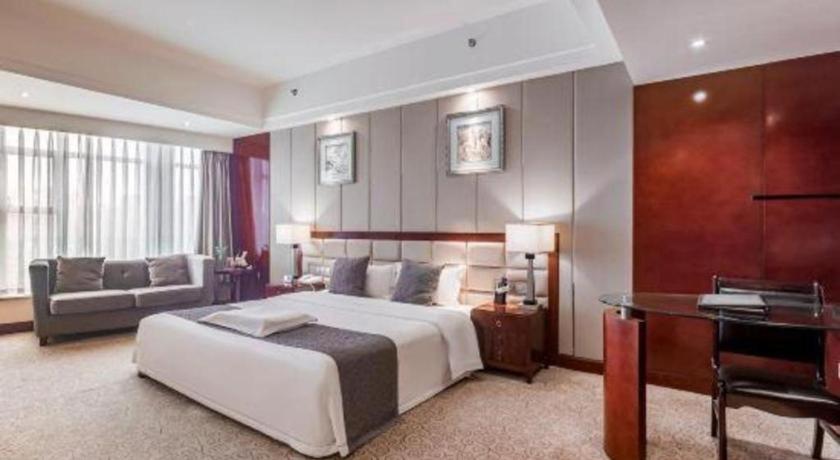 Postel nebo postele na pokoji v ubytování Chengdu Yinsheng International Hotel