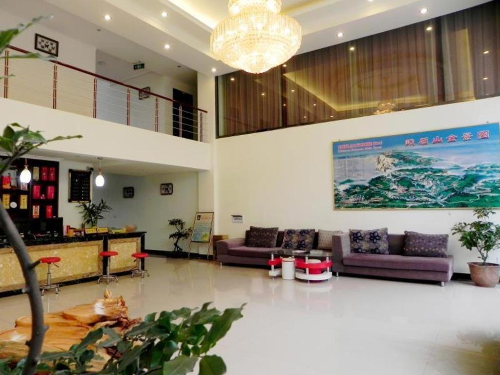 Χώρος καθιστικού στο Mount Emei Fulin Hotel