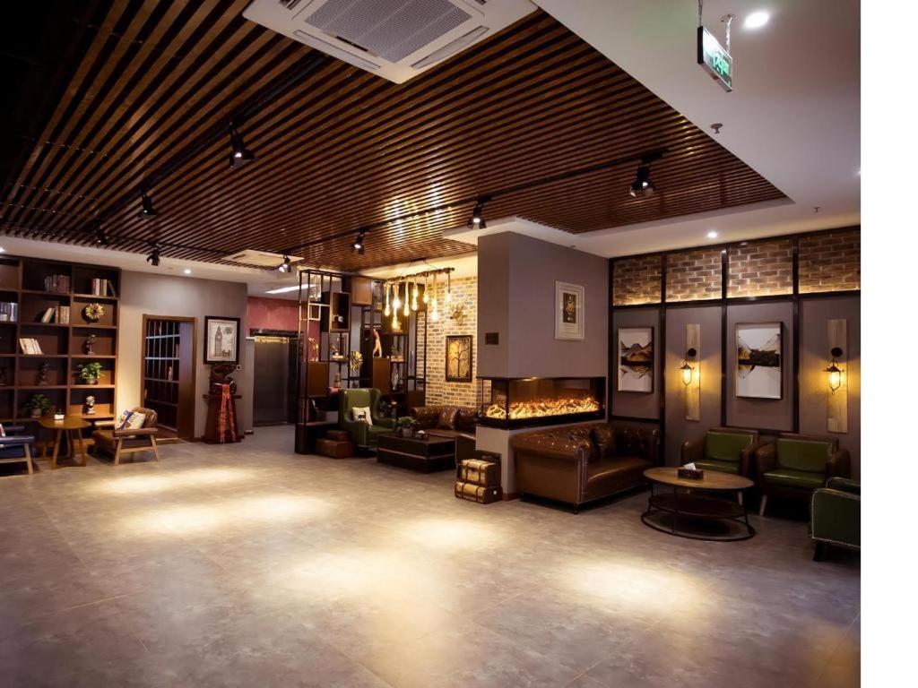 a large living room with couches and a fireplace at James Joyce Coffetel·Chengde Mountain Resort Toudao Pailou in Chengde