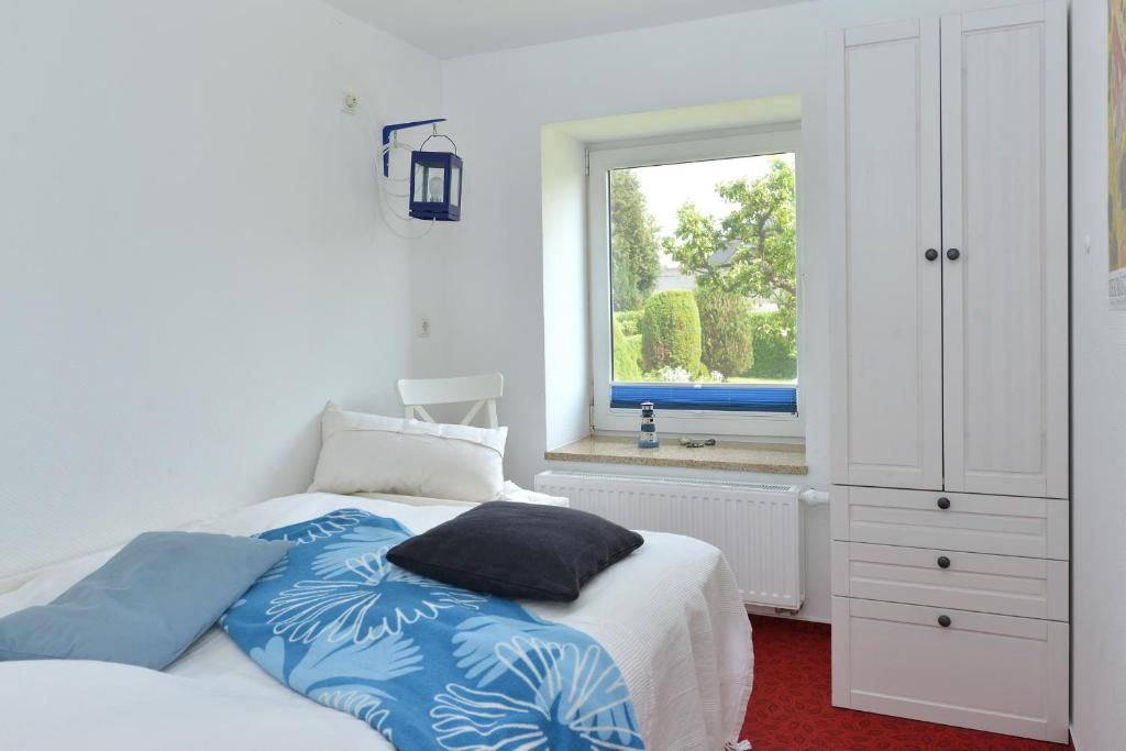 Postel nebo postele na pokoji v ubytování Ferienwohnung Boddenzander