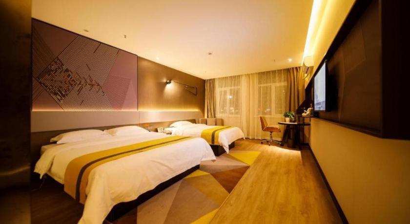 Ένα ή περισσότερα κρεβάτια σε δωμάτιο στο IU Hotels· Xincheng Haibing University Store